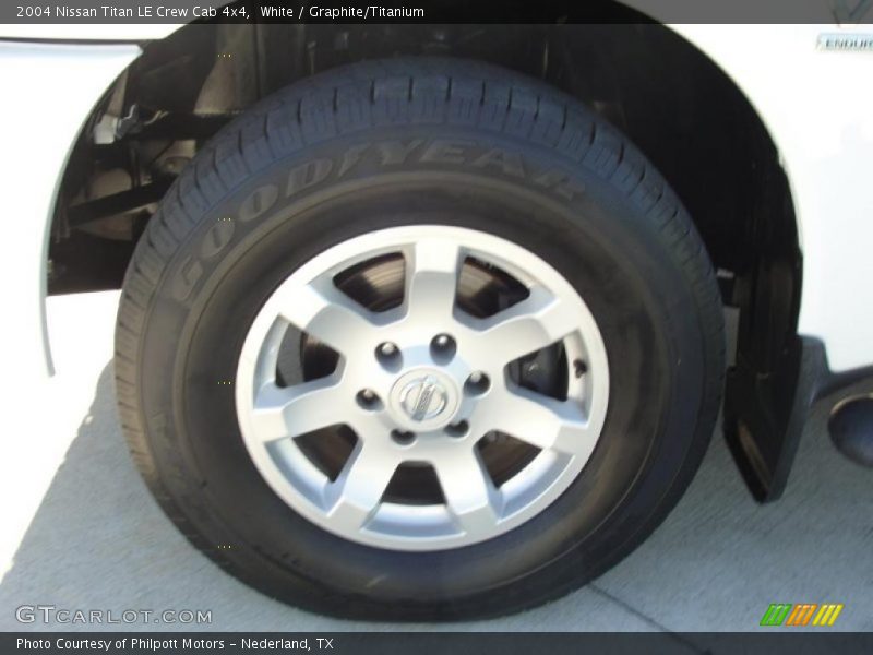 White / Graphite/Titanium 2004 Nissan Titan LE Crew Cab 4x4