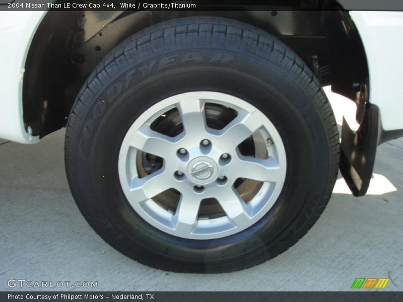 White / Graphite/Titanium 2004 Nissan Titan LE Crew Cab 4x4