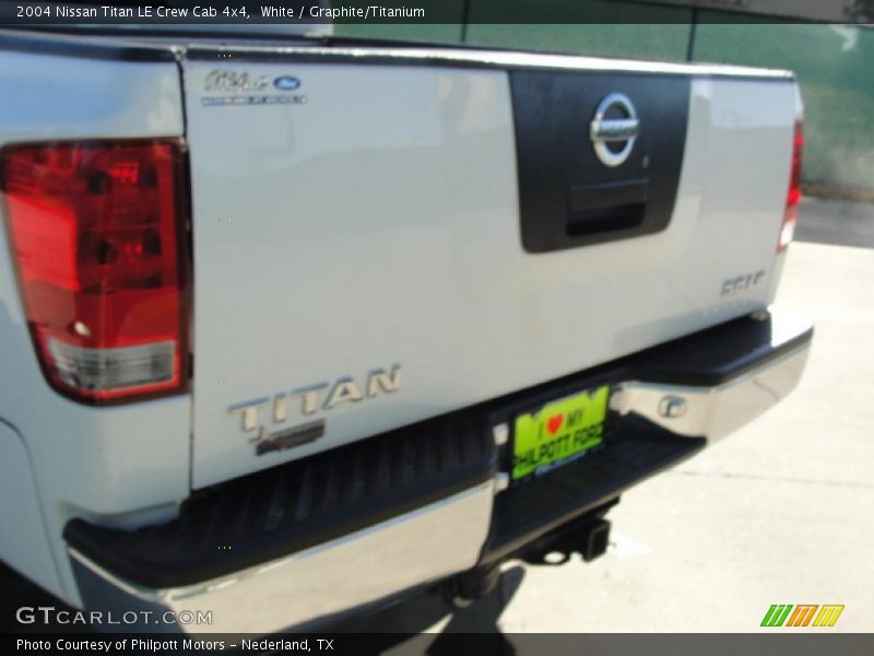 White / Graphite/Titanium 2004 Nissan Titan LE Crew Cab 4x4
