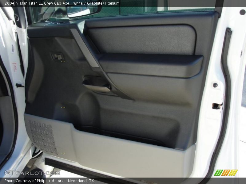 White / Graphite/Titanium 2004 Nissan Titan LE Crew Cab 4x4