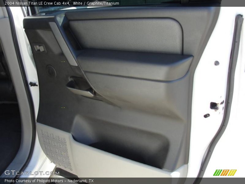 White / Graphite/Titanium 2004 Nissan Titan LE Crew Cab 4x4