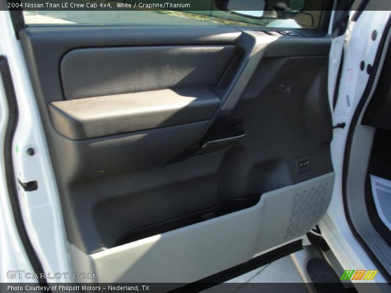 White / Graphite/Titanium 2004 Nissan Titan LE Crew Cab 4x4