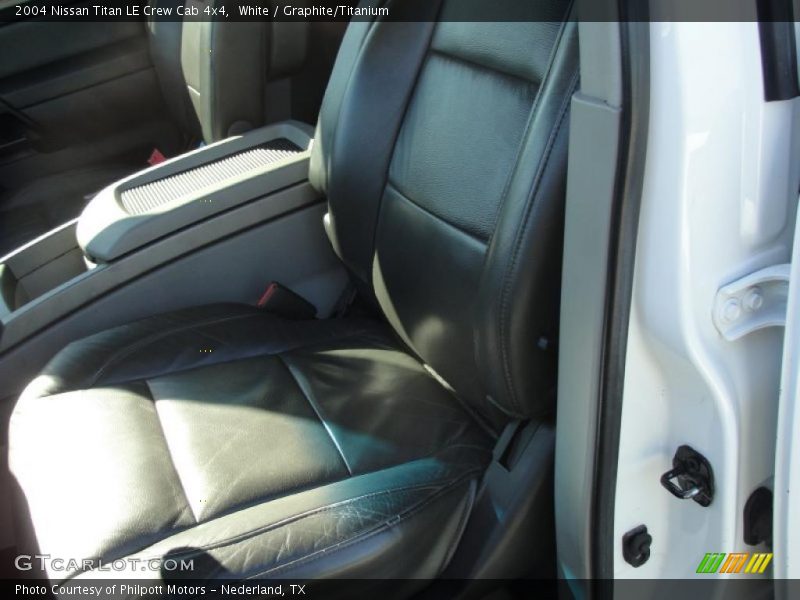 White / Graphite/Titanium 2004 Nissan Titan LE Crew Cab 4x4