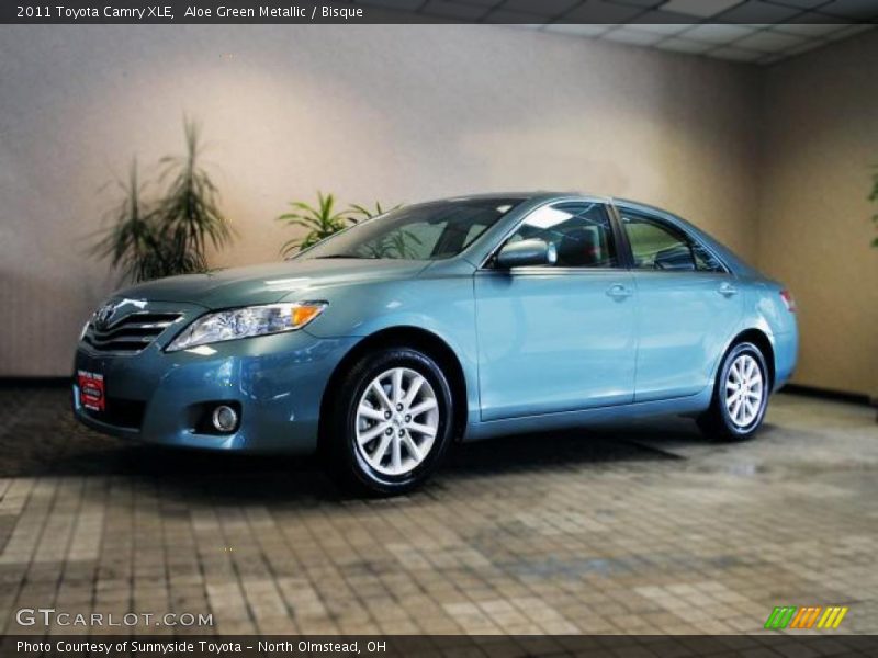 Aloe Green Metallic / Bisque 2011 Toyota Camry XLE