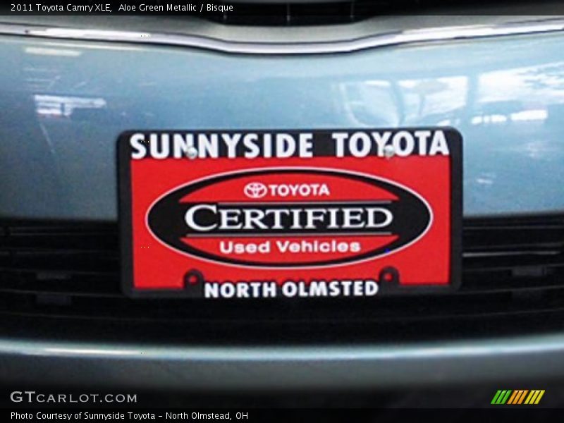 Aloe Green Metallic / Bisque 2011 Toyota Camry XLE