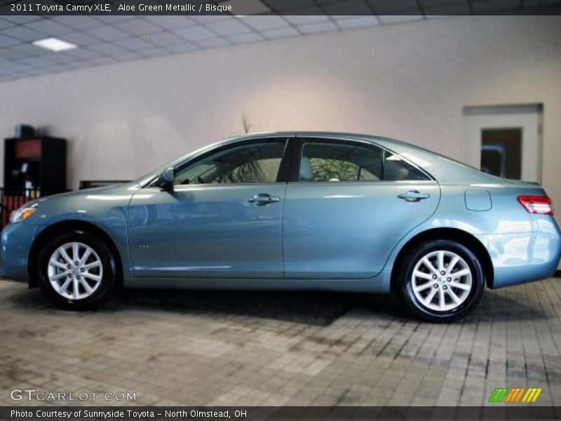 Aloe Green Metallic / Bisque 2011 Toyota Camry XLE