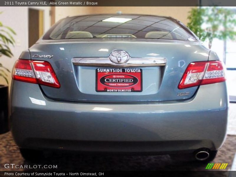 Aloe Green Metallic / Bisque 2011 Toyota Camry XLE