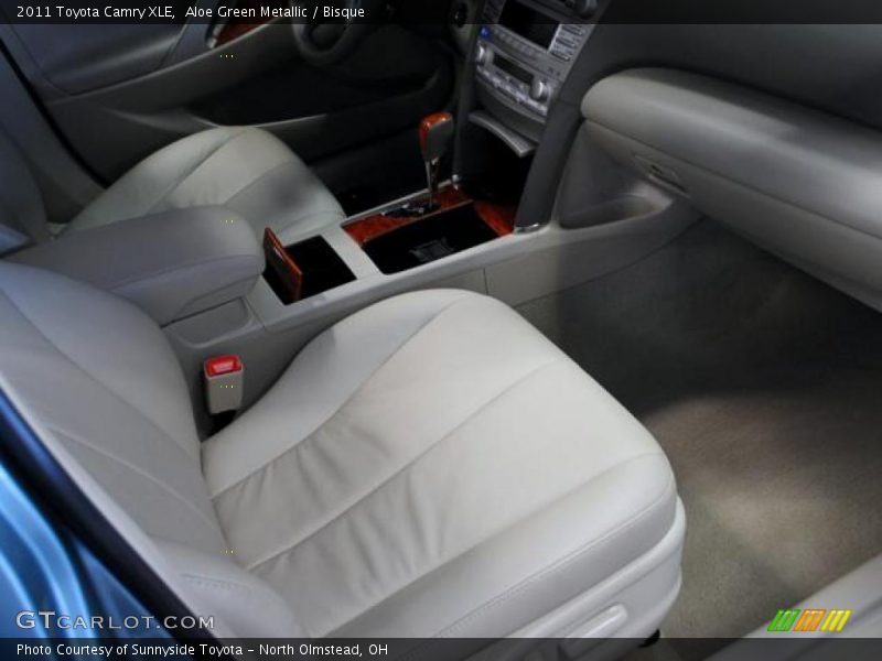 Aloe Green Metallic / Bisque 2011 Toyota Camry XLE