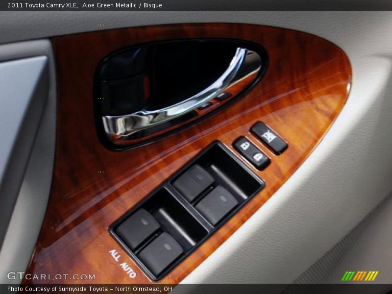Aloe Green Metallic / Bisque 2011 Toyota Camry XLE