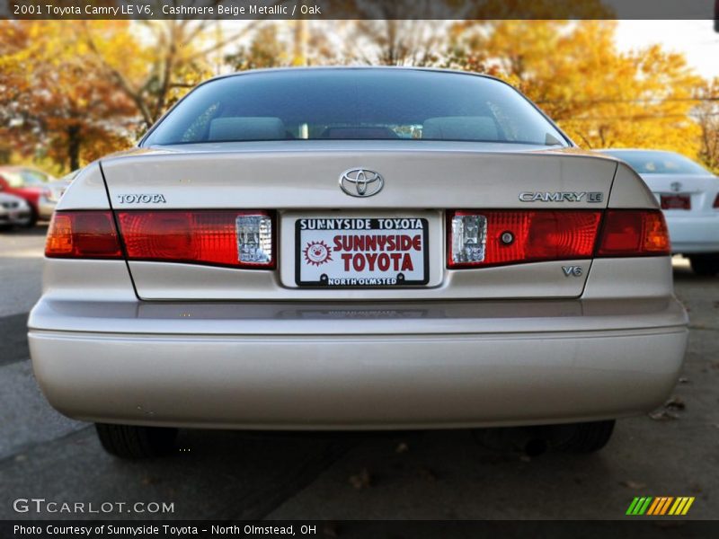 Cashmere Beige Metallic / Oak 2001 Toyota Camry LE V6