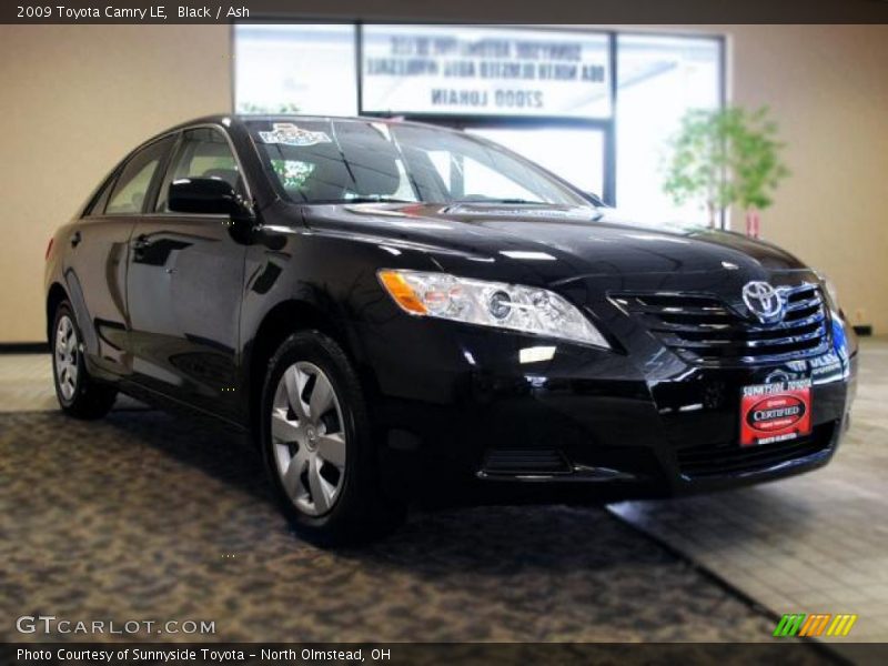 Front 3/4 View of 2009 Camry LE