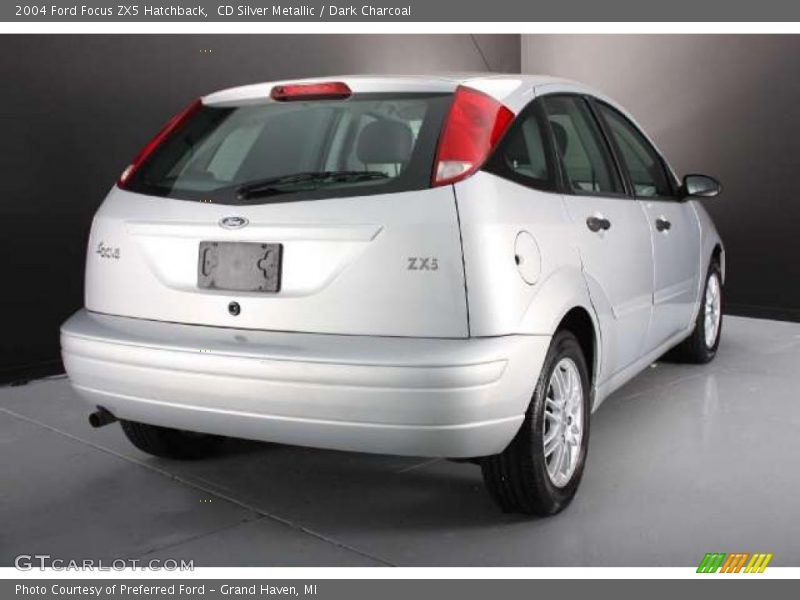  2004 Focus ZX5 Hatchback CD Silver Metallic
