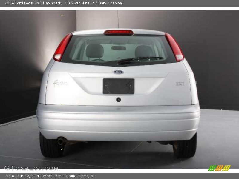 CD Silver Metallic / Dark Charcoal 2004 Ford Focus ZX5 Hatchback