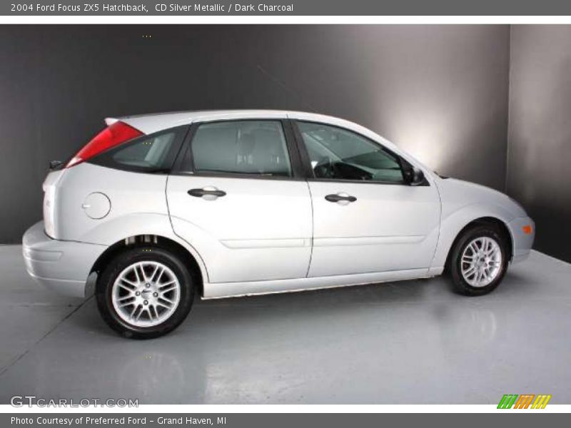 CD Silver Metallic / Dark Charcoal 2004 Ford Focus ZX5 Hatchback
