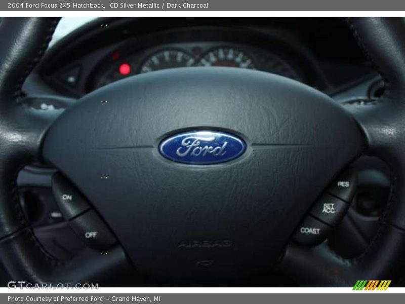 CD Silver Metallic / Dark Charcoal 2004 Ford Focus ZX5 Hatchback