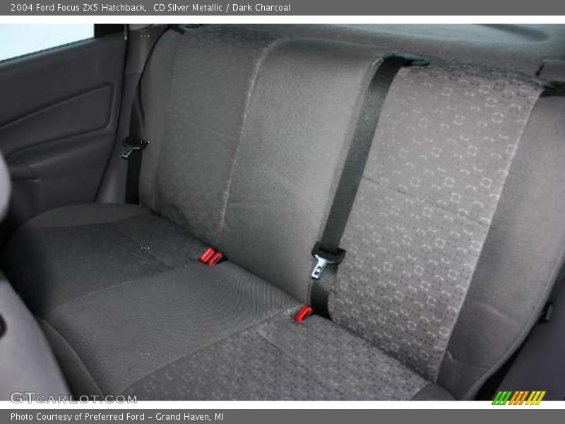 CD Silver Metallic / Dark Charcoal 2004 Ford Focus ZX5 Hatchback