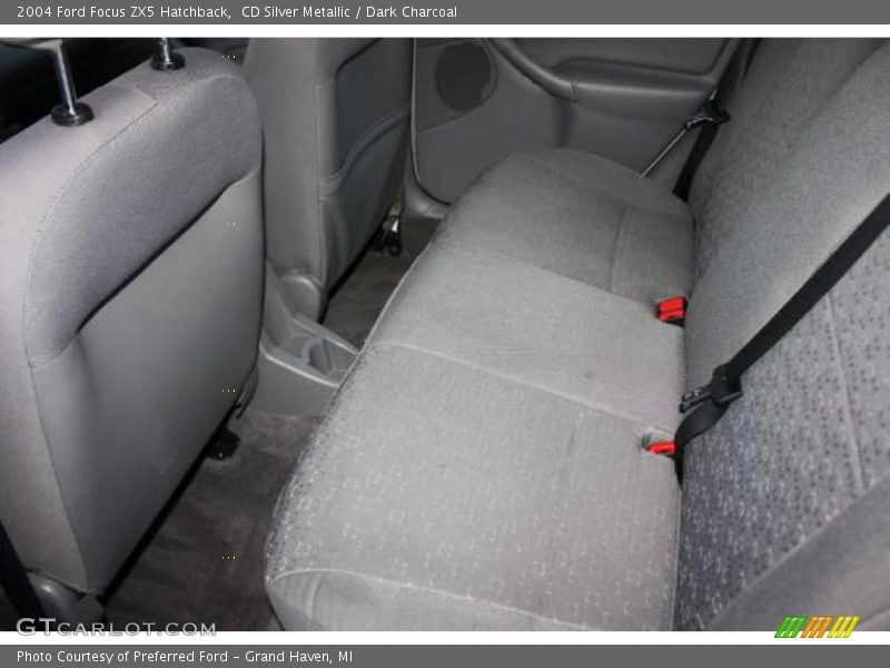 CD Silver Metallic / Dark Charcoal 2004 Ford Focus ZX5 Hatchback