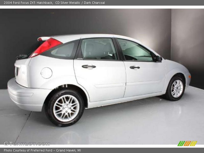 CD Silver Metallic / Dark Charcoal 2004 Ford Focus ZX5 Hatchback