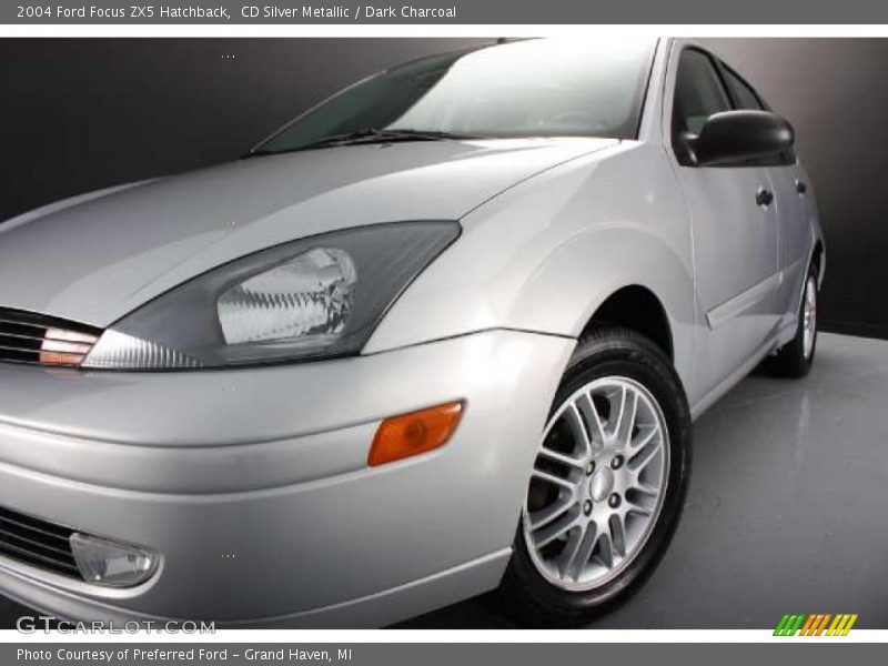 CD Silver Metallic / Dark Charcoal 2004 Ford Focus ZX5 Hatchback