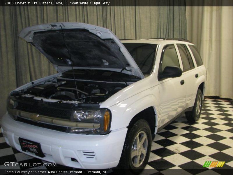 Summit White / Light Gray 2006 Chevrolet TrailBlazer LS 4x4
