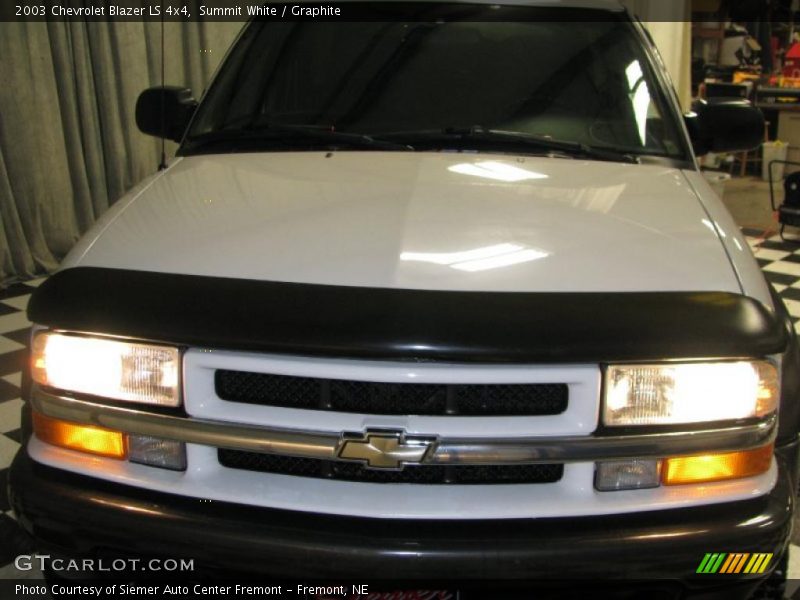 Summit White / Graphite 2003 Chevrolet Blazer LS 4x4