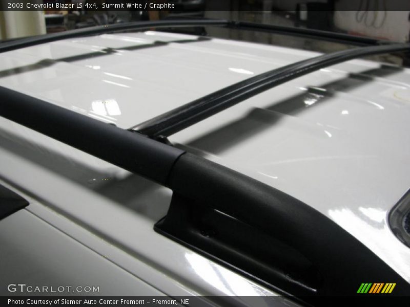 Summit White / Graphite 2003 Chevrolet Blazer LS 4x4