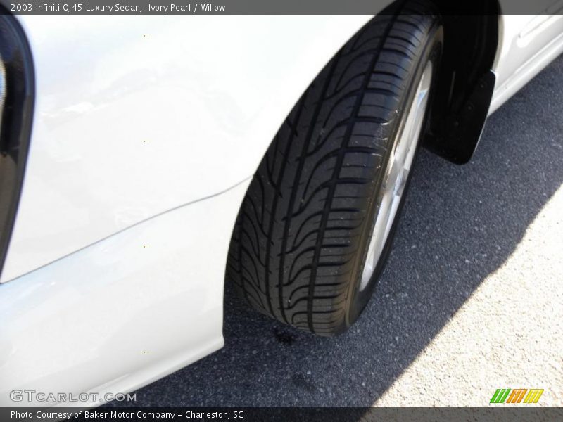 Ivory Pearl / Willow 2003 Infiniti Q 45 Luxury Sedan