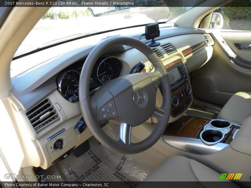 Dashboard of 2007 R 320 CDI 4Matic