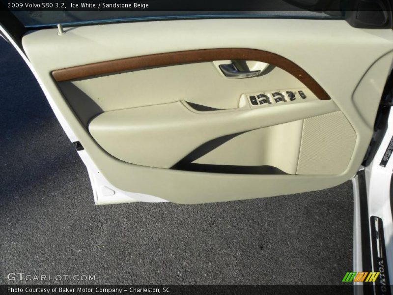 Ice White / Sandstone Beige 2009 Volvo S80 3.2