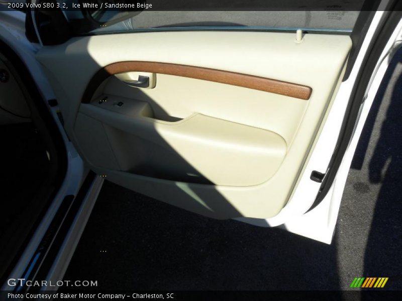Ice White / Sandstone Beige 2009 Volvo S80 3.2