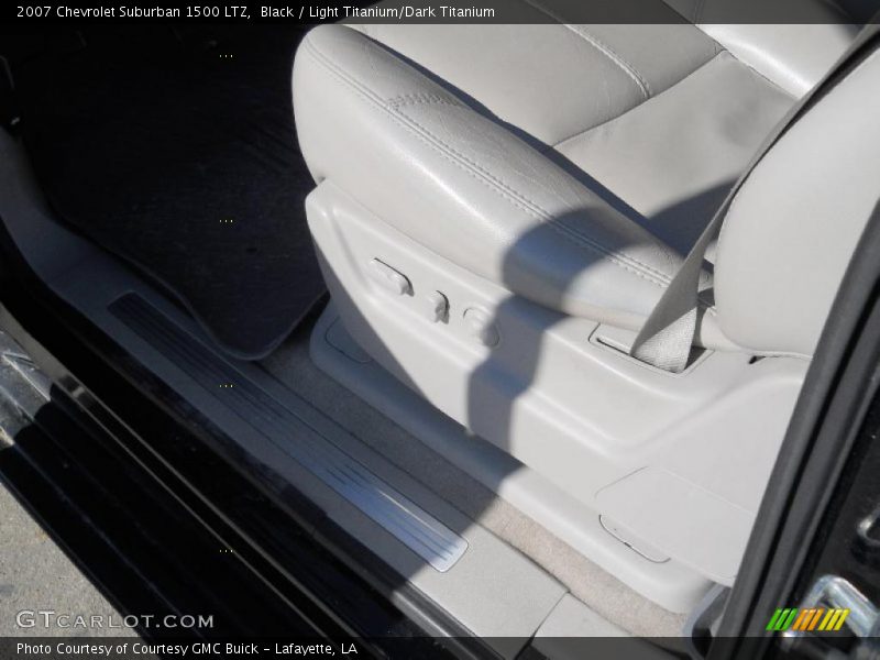 Black / Light Titanium/Dark Titanium 2007 Chevrolet Suburban 1500 LTZ