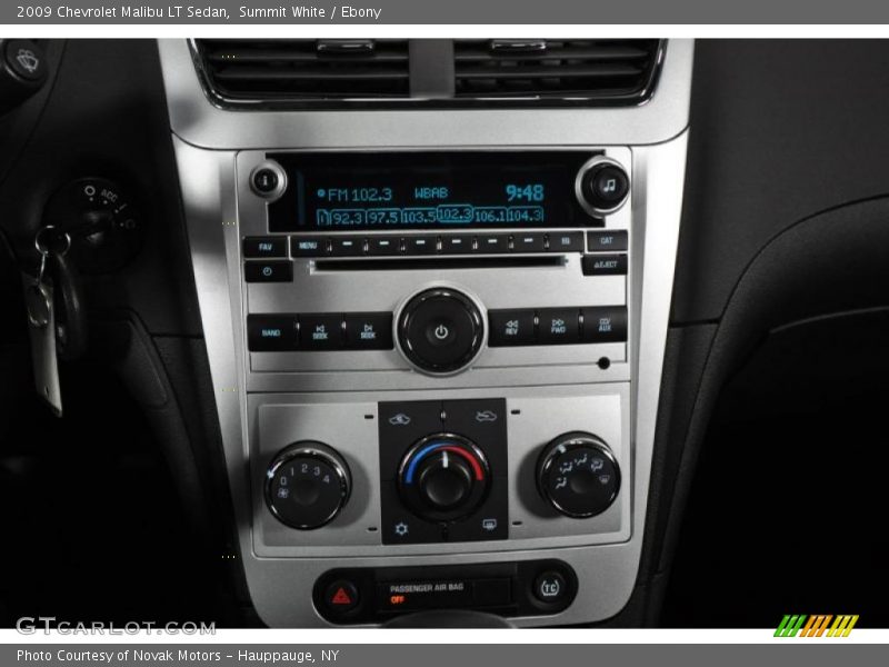 Summit White / Ebony 2009 Chevrolet Malibu LT Sedan