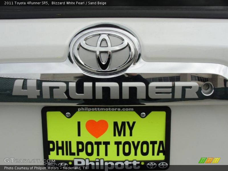 Blizzard White Pearl / Sand Beige 2011 Toyota 4Runner SR5