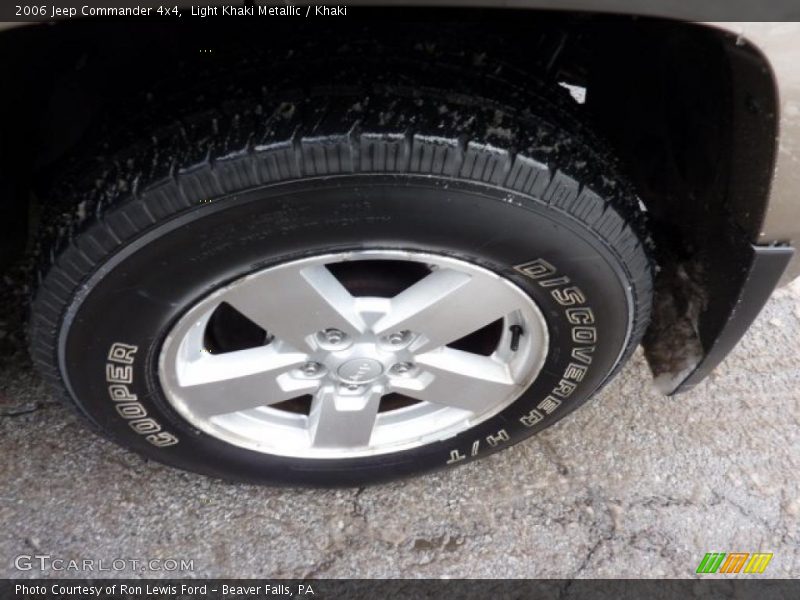 Light Khaki Metallic / Khaki 2006 Jeep Commander 4x4