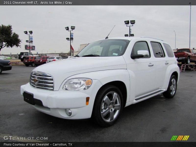 Front 3/4 View of 2011 HHR LT