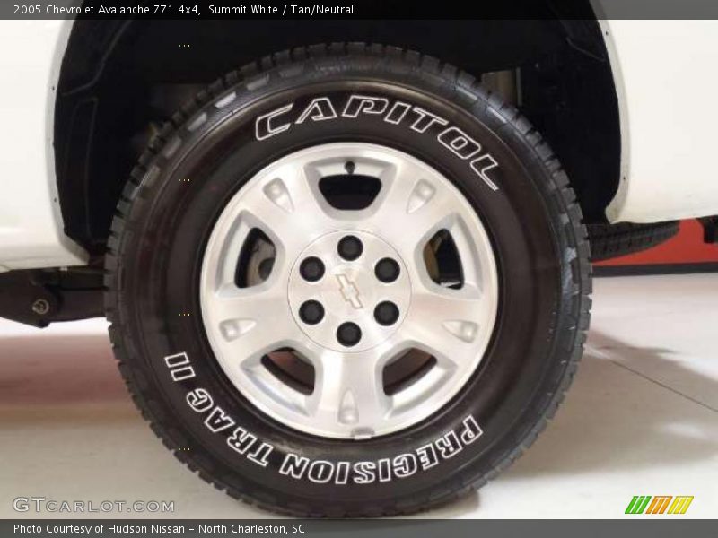 Summit White / Tan/Neutral 2005 Chevrolet Avalanche Z71 4x4