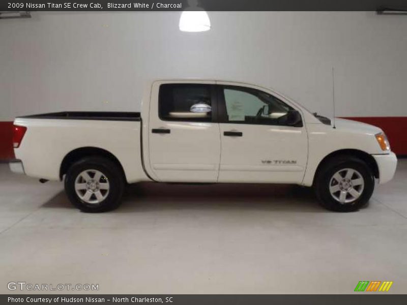 Blizzard White / Charcoal 2009 Nissan Titan SE Crew Cab