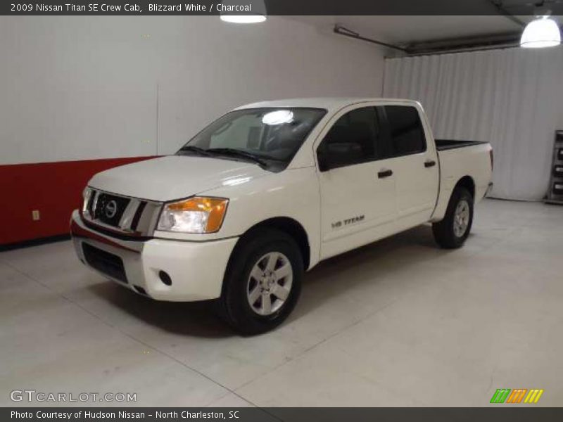 Blizzard White / Charcoal 2009 Nissan Titan SE Crew Cab
