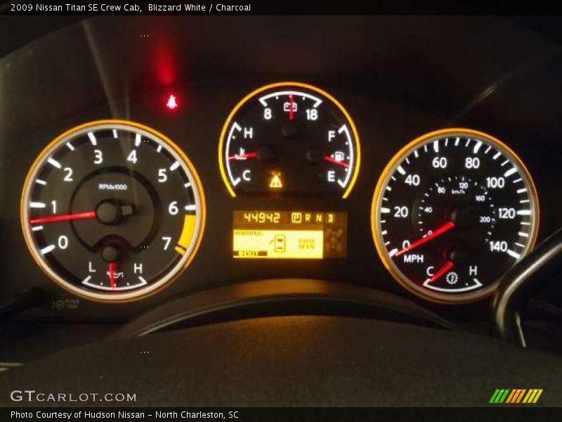 Blizzard White / Charcoal 2009 Nissan Titan SE Crew Cab
