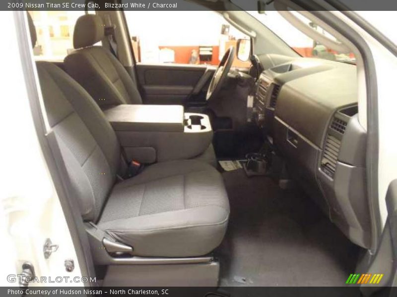Blizzard White / Charcoal 2009 Nissan Titan SE Crew Cab