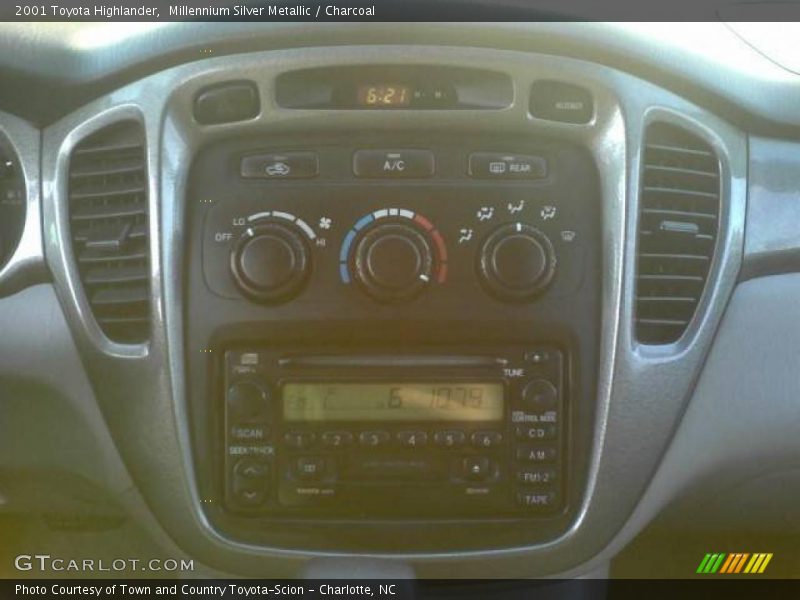 Millennium Silver Metallic / Charcoal 2001 Toyota Highlander