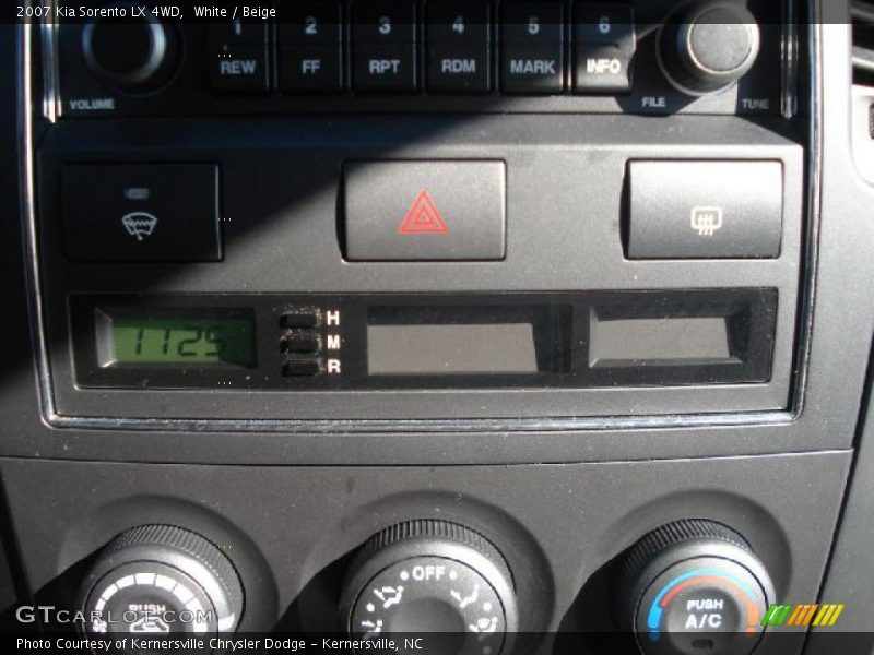 White / Beige 2007 Kia Sorento LX 4WD