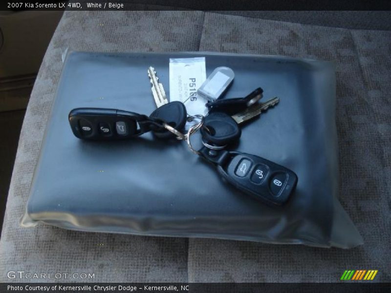 White / Beige 2007 Kia Sorento LX 4WD