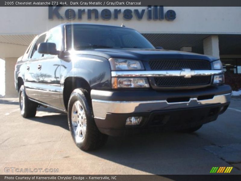 Dark Gray Metallic / Gray/Dark Charcoal 2005 Chevrolet Avalanche Z71 4x4