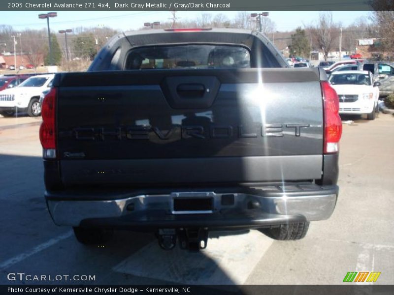 Dark Gray Metallic / Gray/Dark Charcoal 2005 Chevrolet Avalanche Z71 4x4