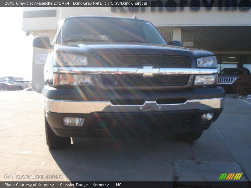 Dark Gray Metallic / Gray/Dark Charcoal 2005 Chevrolet Avalanche Z71 4x4