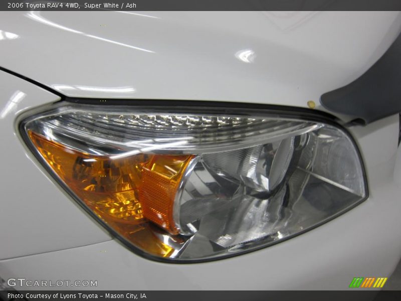 Super White / Ash 2006 Toyota RAV4 4WD