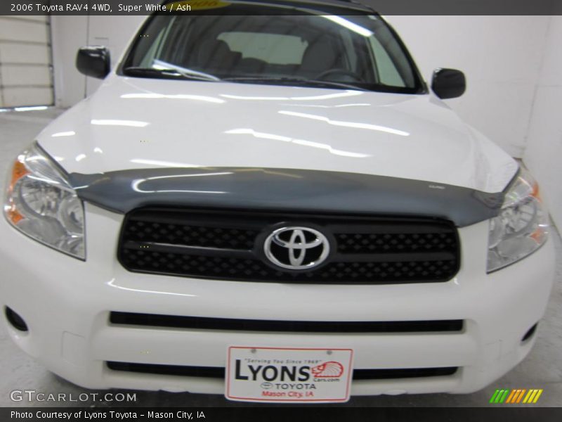 Super White / Ash 2006 Toyota RAV4 4WD