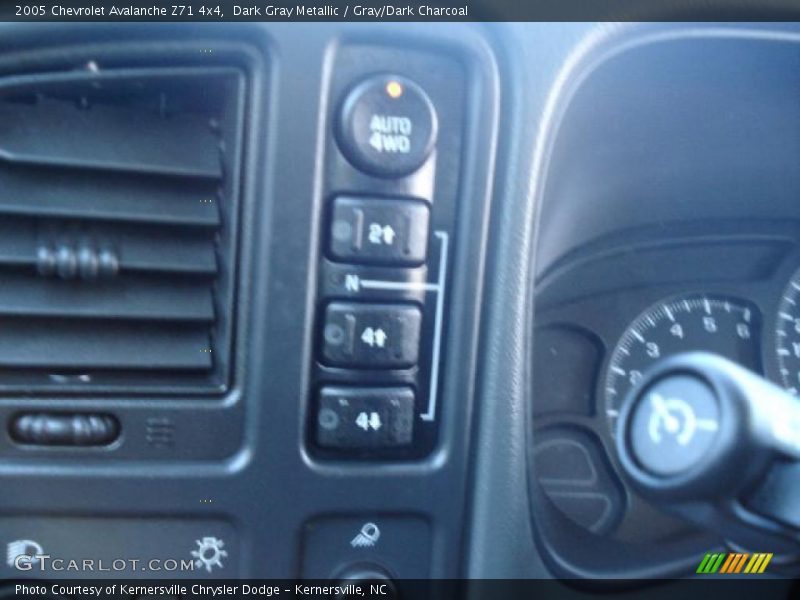 Dark Gray Metallic / Gray/Dark Charcoal 2005 Chevrolet Avalanche Z71 4x4