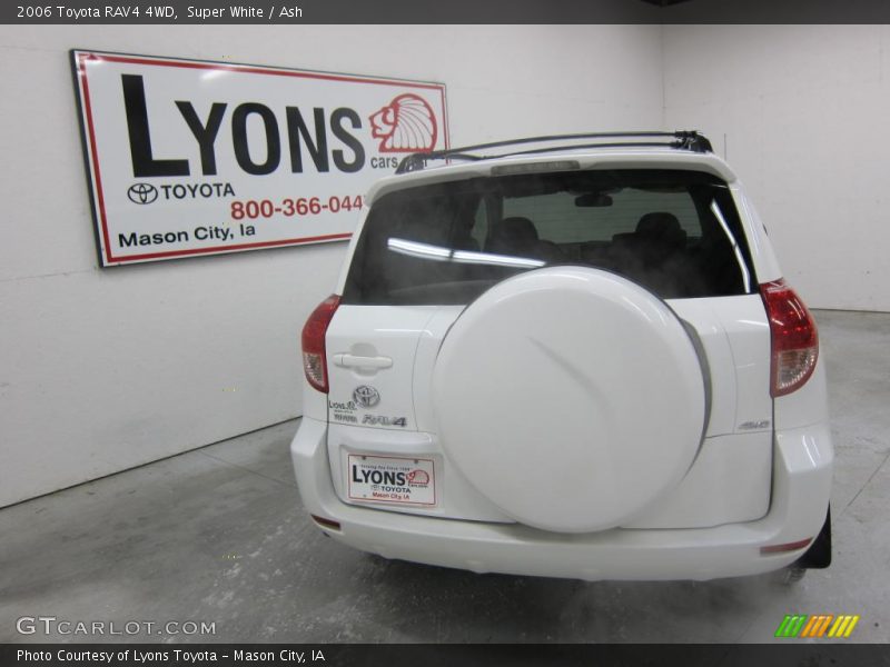 Super White / Ash 2006 Toyota RAV4 4WD